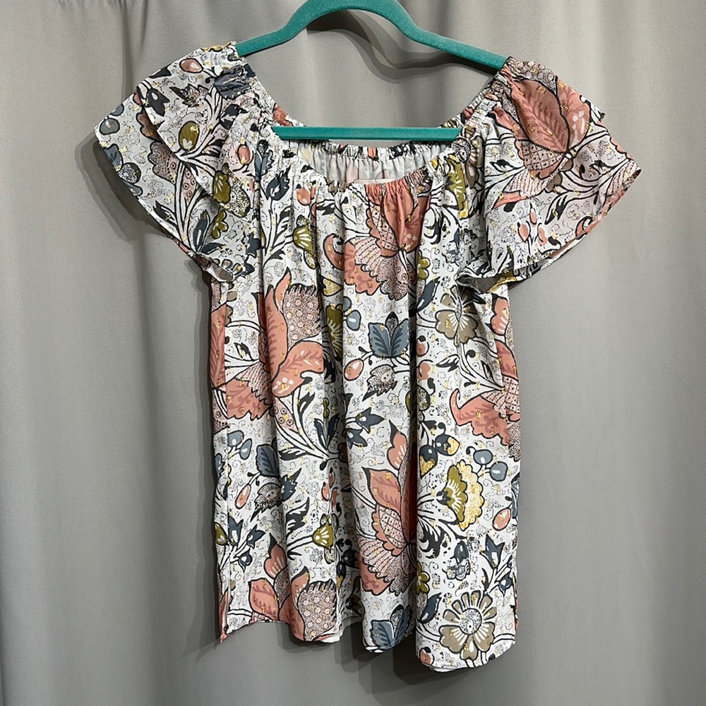 EUC Loft White Floral Blouse with Taupe Pink, Sky Blue, & Gold accents Flutter
